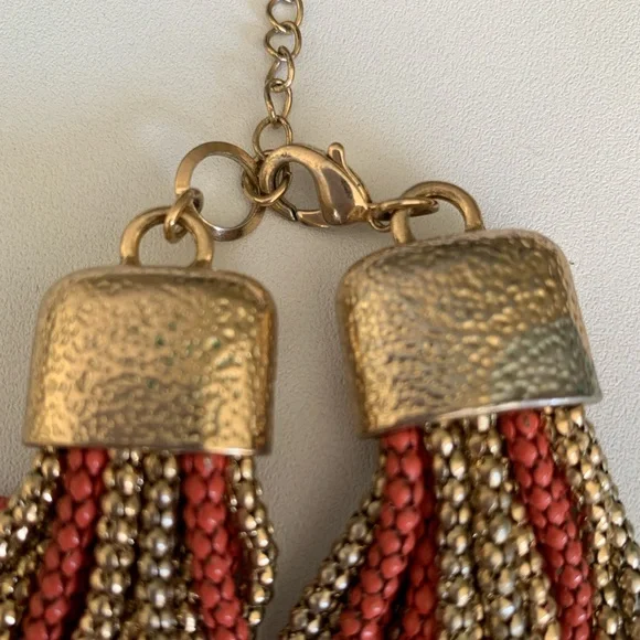 Waterfall necklace in salmon and gold. - Picture 5 of 5